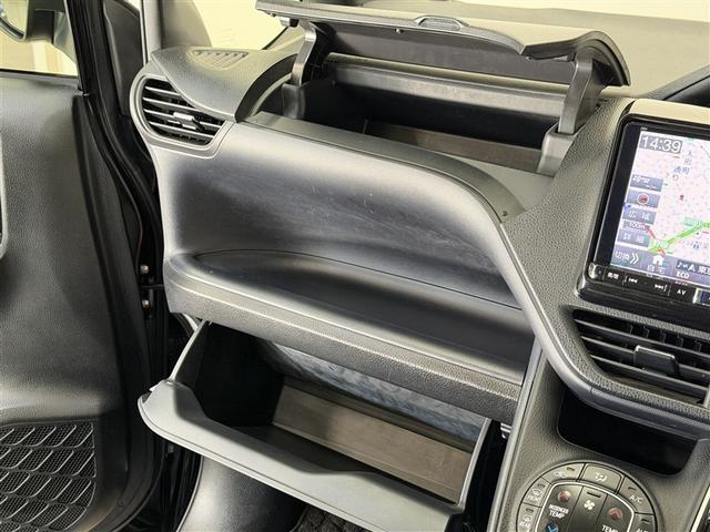 ヴォクシー Ｘ　カーナビ　ＥＴＣ　ＬＥＤヘッドランプ　バックモニター　横滑防止装置　両側電動スライドドア　イモビライザー　スマートキ－　３列シート　フルセグＴＶ　ＣＤ・ＤＶＤ再生装置　ＡＢＳ　デュアルエアバッグ（27枚目）