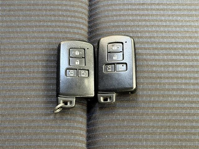 ヴォクシー Ｘ　カーナビ　ＥＴＣ　ＬＥＤヘッドランプ　バックモニター　横滑防止装置　両側電動スライドドア　イモビライザー　スマートキ－　３列シート　フルセグＴＶ　ＣＤ・ＤＶＤ再生装置　ＡＢＳ　デュアルエアバッグ（28枚目）