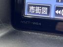ハイブリッドＸ　ディライトプラス　ＬＥＤヘッドランプ　バックモニター　フルセグ　ＤＶＤ再生装置　ＣＤ再生装置　純正アルミ　３列シート　フルフラット　スマートキ－　イモビライザー　両側電動スライドドア　ＥＴＣ　ワンオーナー（22枚目）