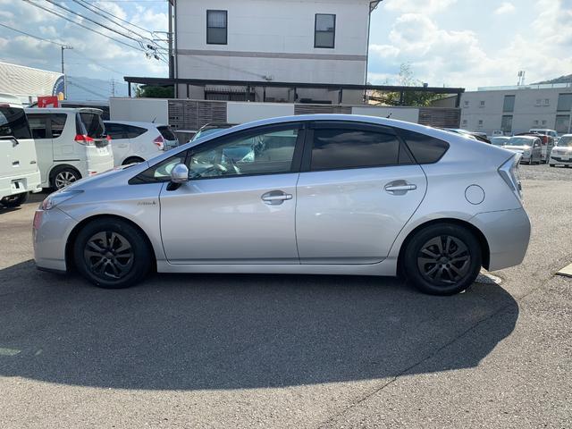 プリウス Ｇ　プリクラッシュセーフティ　レーダークルーズ　パーキングアシスト　ビルトインＥＴＣ　前後ドライブレコーダー　踏み間違い加速抑制システム　スマートキー　メーカーＨＤＤナビ　ＣＤ　ＤＶＤビデオ　バックカメラ（8枚目）