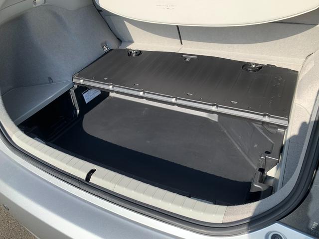 プリウス Ｇ　プリクラッシュセーフティ　レーダークルーズ　パーキングアシスト　ビルトインＥＴＣ　前後ドライブレコーダー　踏み間違い加速抑制システム　スマートキー　メーカーＨＤＤナビ　ＣＤ　ＤＶＤビデオ　バックカメラ（12枚目）