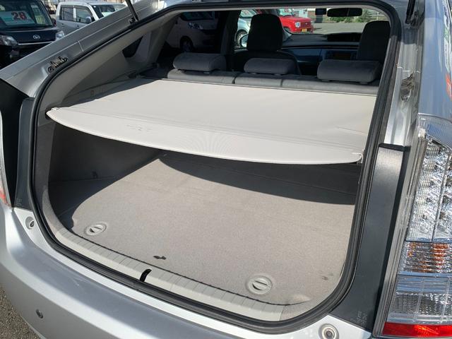 プリウス Ｇ　プリクラッシュセーフティ　レーダークルーズ　パーキングアシスト　ビルトインＥＴＣ　前後ドライブレコーダー　踏み間違い加速抑制システム　スマートキー　メーカーＨＤＤナビ　ＣＤ　ＤＶＤビデオ　バックカメラ（13枚目）