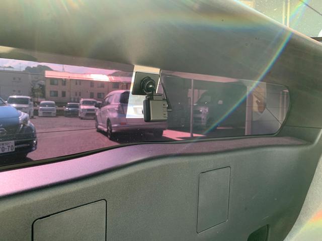 プリウス Ｇ　プリクラッシュセーフティ　レーダークルーズ　パーキングアシスト　ビルトインＥＴＣ　前後ドライブレコーダー　踏み間違い加速抑制システム　スマートキー　メーカーＨＤＤナビ　ＣＤ　ＤＶＤビデオ　バックカメラ（20枚目）