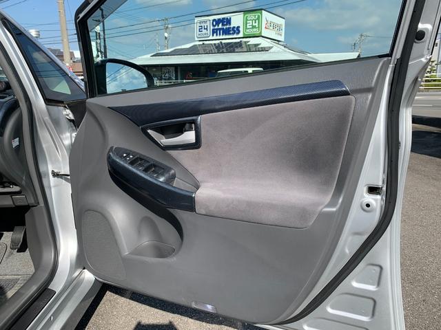 プリウス Ｇ　プリクラッシュセーフティ　レーダークルーズ　パーキングアシスト　ビルトインＥＴＣ　前後ドライブレコーダー　踏み間違い加速抑制システム　スマートキー　メーカーＨＤＤナビ　ＣＤ　ＤＶＤビデオ　バックカメラ（22枚目）