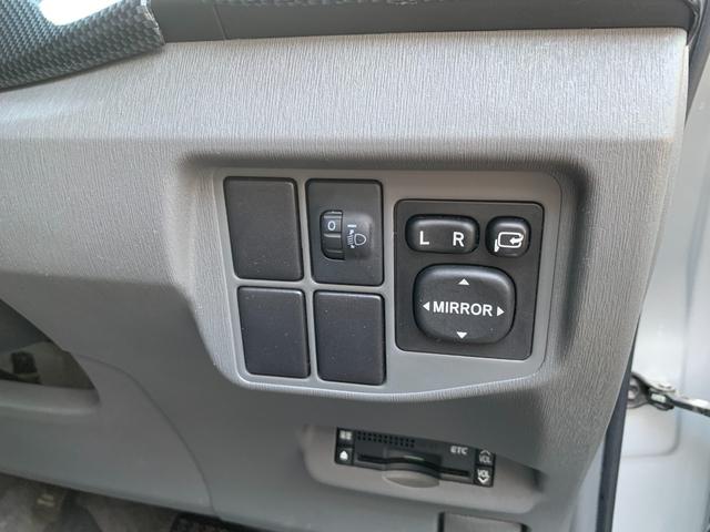 プリウス Ｇ　プリクラッシュセーフティ　レーダークルーズ　パーキングアシスト　ビルトインＥＴＣ　前後ドライブレコーダー　踏み間違い加速抑制システム　スマートキー　メーカーＨＤＤナビ　ＣＤ　ＤＶＤビデオ　バックカメラ（25枚目）