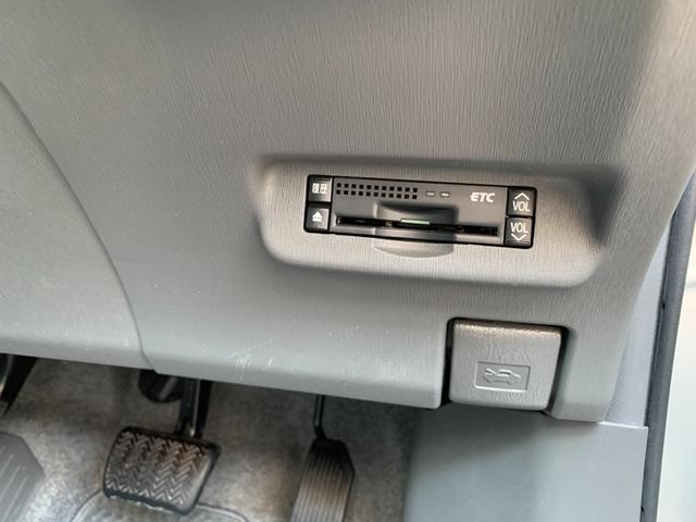 プリウス Ｇ　プリクラッシュセーフティ　レーダークルーズ　パーキングアシスト　ビルトインＥＴＣ　前後ドライブレコーダー　踏み間違い加速抑制システム　スマートキー　メーカーＨＤＤナビ　ＣＤ　ＤＶＤビデオ　バックカメラ（26枚目）