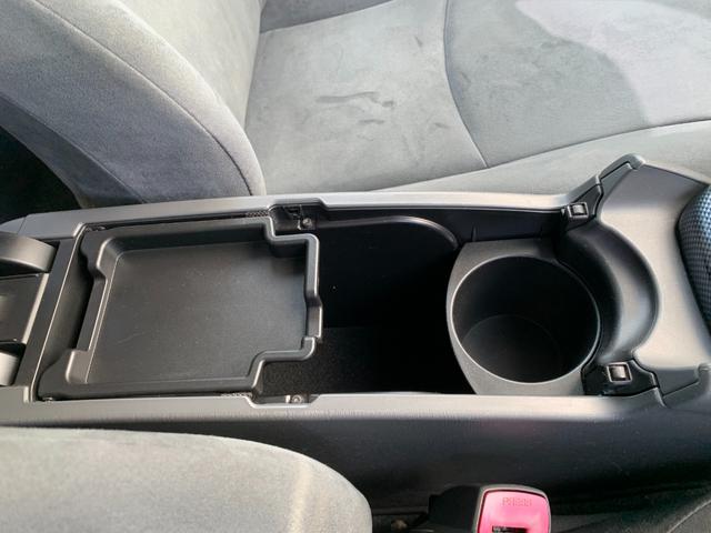 プリウス Ｇ　プリクラッシュセーフティ　レーダークルーズ　パーキングアシスト　ビルトインＥＴＣ　前後ドライブレコーダー　踏み間違い加速抑制システム　スマートキー　メーカーＨＤＤナビ　ＣＤ　ＤＶＤビデオ　バックカメラ（34枚目）