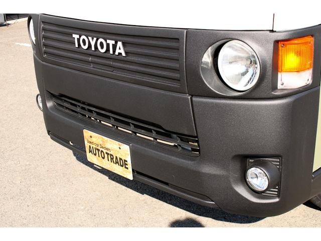 ハイエースバン 　４ＷＤ　丸目フェイス　オリジナルリメイクキット　ＲＥＴＲＩＰ　７０　シダーグリーンツートン（25枚目）