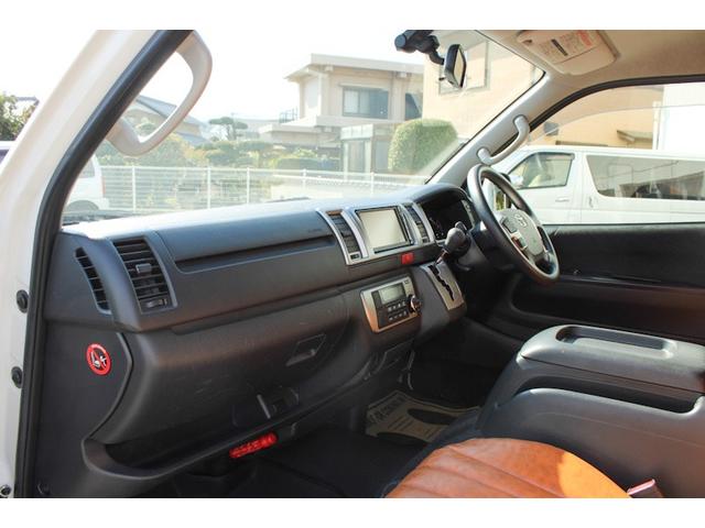 ハイエースバン 　４ＷＤ　丸目フェイス　オリジナルリメイクキット　ＲＥＴＲＩＰ　７０　シダーグリーンツートン（36枚目）