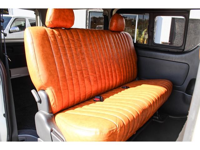 ハイエースバン 　４ＷＤ　丸目フェイス　オリジナルリメイクキット　ＲＥＴＲＩＰ　７０　シダーグリーンツートン（44枚目）