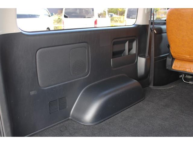 ハイエースバン 　４ＷＤ　丸目フェイス　オリジナルリメイクキット　ＲＥＴＲＩＰ　７０　シダーグリーンツートン（48枚目）