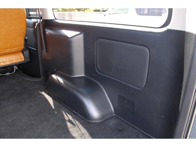 ハイエースバン 　４ＷＤ　丸目フェイス　オリジナルリメイクキット　ＲＥＴＲＩＰ　７０　シダーグリーンツートン（49枚目）