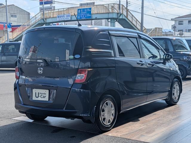 フリードスパイク Ｇ　ジャストセレクション　ギャザーズナビ　バックモニターカメラ　両側スライドドア　ＨＩＤヘッドライト　キーレス　ＥＴＣ　ＣＤ　オートエアコン　５人乗り　ＣＶＴ（6枚目）