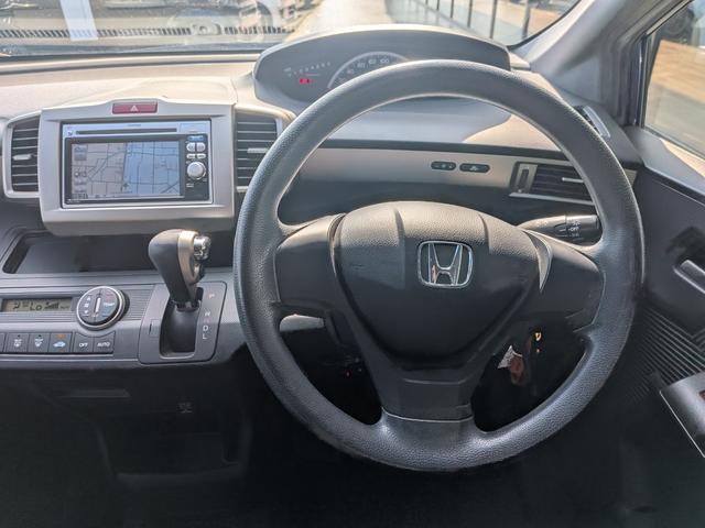 フリードスパイク Ｇ　ジャストセレクション　ギャザーズナビ　バックモニターカメラ　両側スライドドア　ＨＩＤヘッドライト　キーレス　ＥＴＣ　ＣＤ　オートエアコン　５人乗り　ＣＶＴ（10枚目）