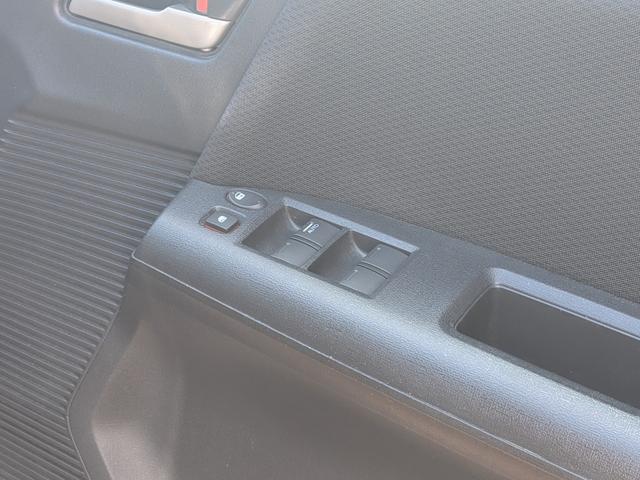 フリードスパイク Ｇ　ジャストセレクション　ギャザーズナビ　バックモニターカメラ　両側スライドドア　ＨＩＤヘッドライト　キーレス　ＥＴＣ　ＣＤ　オートエアコン　５人乗り　ＣＶＴ（11枚目）