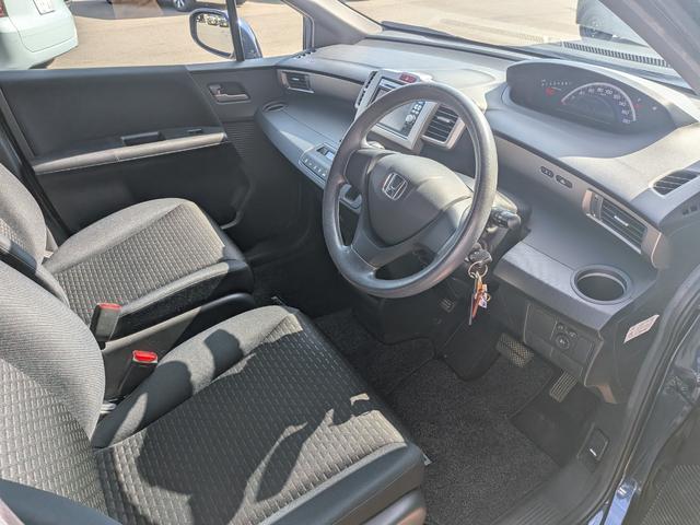 フリードスパイク Ｇ　ジャストセレクション　ギャザーズナビ　バックモニターカメラ　両側スライドドア　ＨＩＤヘッドライト　キーレス　ＥＴＣ　ＣＤ　オートエアコン　５人乗り　ＣＶＴ（13枚目）