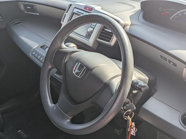 フリードスパイク Ｇ　ジャストセレクション　ギャザーズナビ　バックモニターカメラ　両側スライドドア　ＨＩＤヘッドライト　キーレス　ＥＴＣ　ＣＤ　オートエアコン　５人乗り　ＣＶＴ（14枚目）