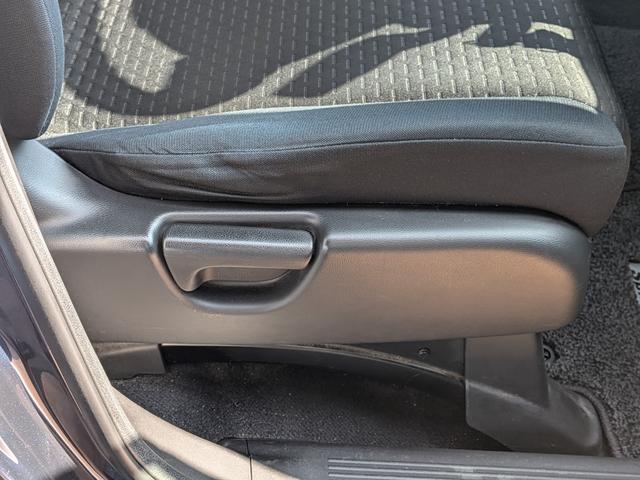 フリードスパイク Ｇ　ジャストセレクション　ギャザーズナビ　バックモニターカメラ　両側スライドドア　ＨＩＤヘッドライト　キーレス　ＥＴＣ　ＣＤ　オートエアコン　５人乗り　ＣＶＴ（15枚目）