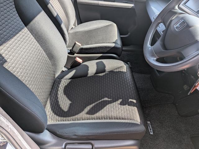 フリードスパイク Ｇ　ジャストセレクション　ギャザーズナビ　バックモニターカメラ　両側スライドドア　ＨＩＤヘッドライト　キーレス　ＥＴＣ　ＣＤ　オートエアコン　５人乗り　ＣＶＴ（16枚目）