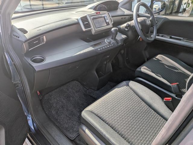 フリードスパイク Ｇ　ジャストセレクション　ギャザーズナビ　バックモニターカメラ　両側スライドドア　ＨＩＤヘッドライト　キーレス　ＥＴＣ　ＣＤ　オートエアコン　５人乗り　ＣＶＴ（31枚目）