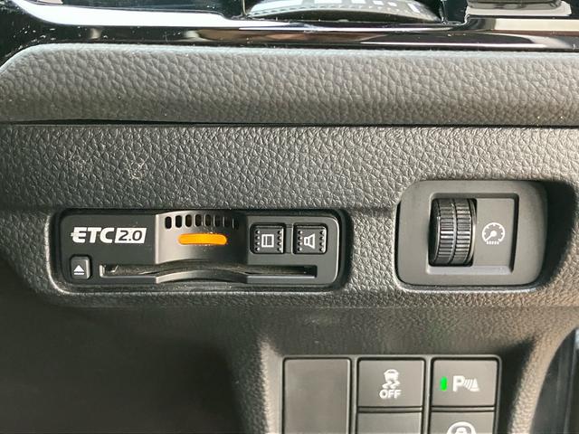 シビック ＥＸ　ホンダセンシング　パドルシフト　１０．２インチデジタルグラフィックメーター　レザーＸスウェードコンビシート　	ＢＯＳＥプレミアムサウンドシステム　ワイヤレス充電器　ナビ　ＴＶ　ＢＴ　前後ドラレコ（35枚目）