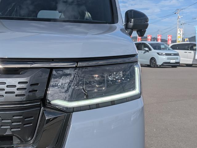 ステップワゴン ｅＨＥＶスパーダプレミアムラインブラックエディション　ホンダセンシング　マルチビューカメラシステム　ブラインドスポットインフォメーション　パワーテールゲート　シートヒーター　１７インチＡＷ　両側パワースライドドア　新車未登録車（8枚目）