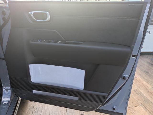 ステップワゴン ｅＨＥＶスパーダプレミアムラインブラックエディション　ホンダセンシング　マルチビューカメラシステム　ブラインドスポットインフォメーション　パワーテールゲート　シートヒーター　１７インチＡＷ　両側パワースライドドア　新車未登録車（26枚目）