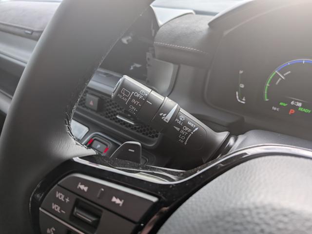 ステップワゴン ｅＨＥＶスパーダプレミアムラインブラックエディション　ホンダセンシング　マルチビューカメラシステム　ブラインドスポットインフォメーション　パワーテールゲート　シートヒーター　１７インチＡＷ　両側パワースライドドア　新車未登録車（39枚目）