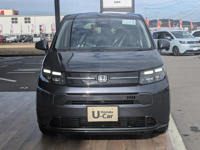 フリード ｅ：ＨＥＶエアー　ＥＸ　６人　新車未登録車　両側パワースライドドア　アダプティブクルーズコントロール　ホンダセンシング　マルチビューカメラシステム　ブラインドスポットインフォメーション　２列目キャプテンシート　シートヒーター（4枚目）