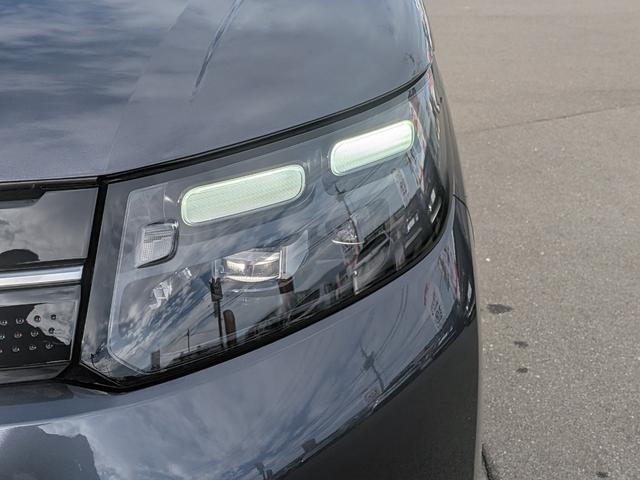 フリード ｅ：ＨＥＶエアー　ＥＸ　６人　新車未登録車　両側パワースライドドア　アダプティブクルーズコントロール　ホンダセンシング　マルチビューカメラシステム　ブラインドスポットインフォメーション　２列目キャプテンシート　シートヒーター（7枚目）