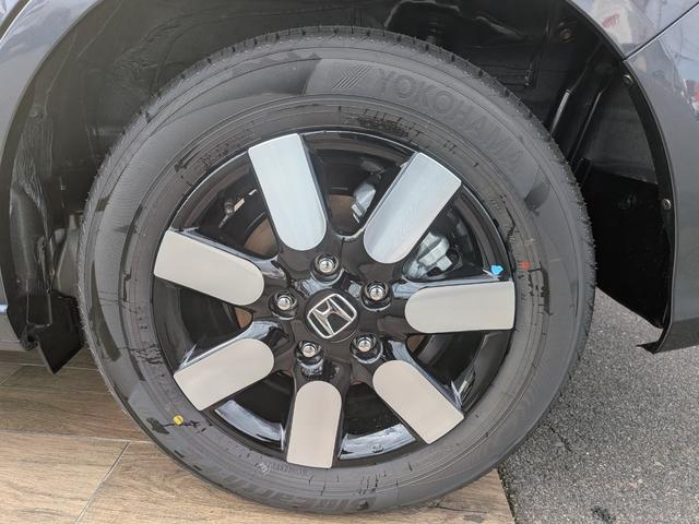 フリード ｅ：ＨＥＶエアー　ＥＸ　６人　新車未登録車　両側パワースライドドア　アダプティブクルーズコントロール　ホンダセンシング　マルチビューカメラシステム　ブラインドスポットインフォメーション　２列目キャプテンシート　シートヒーター（13枚目）