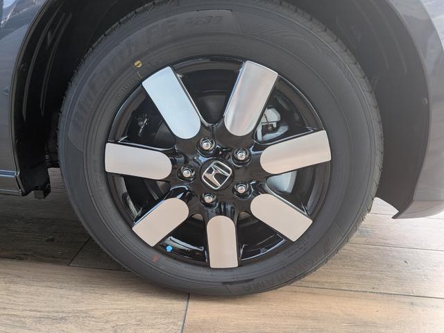 フリード ｅ：ＨＥＶエアー　ＥＸ　６人　新車未登録車　両側パワースライドドア　アダプティブクルーズコントロール　ホンダセンシング　マルチビューカメラシステム　ブラインドスポットインフォメーション　２列目キャプテンシート　シートヒーター（15枚目）