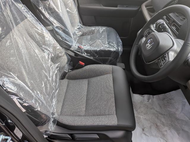 フリード ｅ：ＨＥＶエアー　ＥＸ　６人　新車未登録車　両側パワースライドドア　アダプティブクルーズコントロール　ホンダセンシング　マルチビューカメラシステム　ブラインドスポットインフォメーション　２列目キャプテンシート　シートヒーター（26枚目）