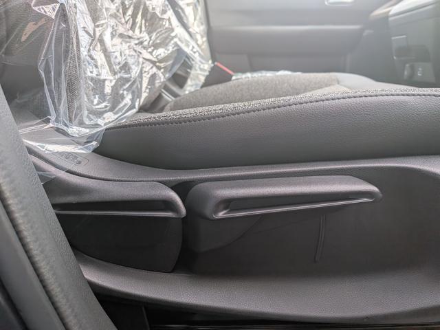 フリード ｅ：ＨＥＶエアー　ＥＸ　６人　新車未登録車　両側パワースライドドア　アダプティブクルーズコントロール　ホンダセンシング　マルチビューカメラシステム　ブラインドスポットインフォメーション　２列目キャプテンシート　シートヒーター（27枚目）