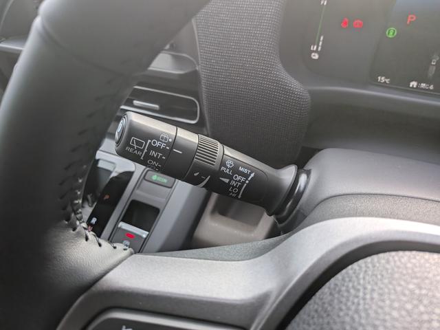 フリード ｅ：ＨＥＶエアー　ＥＸ　６人　新車未登録車　両側パワースライドドア　アダプティブクルーズコントロール　ホンダセンシング　マルチビューカメラシステム　ブラインドスポットインフォメーション　２列目キャプテンシート　シートヒーター（38枚目）