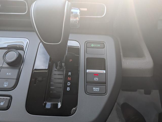 フリード ｅ：ＨＥＶエアー　ＥＸ　６人　新車未登録車　両側パワースライドドア　アダプティブクルーズコントロール　ホンダセンシング　マルチビューカメラシステム　ブラインドスポットインフォメーション　２列目キャプテンシート　シートヒーター（41枚目）