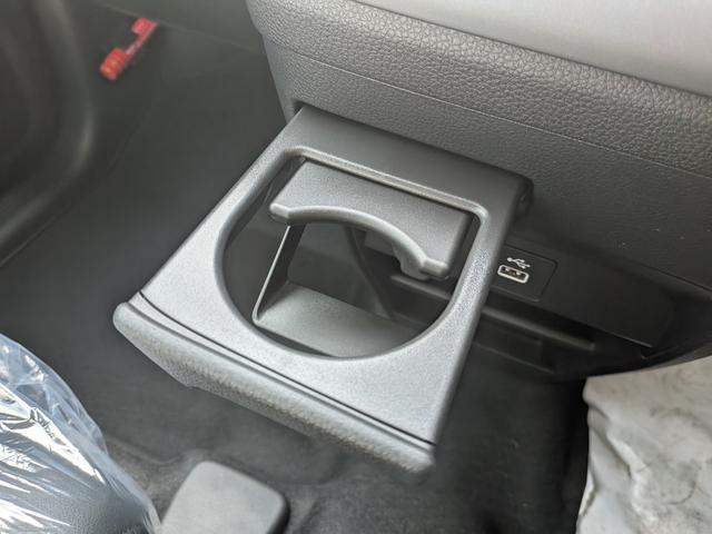 フリード ｅ：ＨＥＶエアー　ＥＸ　６人　新車未登録車　両側パワースライドドア　アダプティブクルーズコントロール　ホンダセンシング　マルチビューカメラシステム　ブラインドスポットインフォメーション　２列目キャプテンシート　シートヒーター（44枚目）