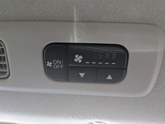 フリード ｅ：ＨＥＶエアー　ＥＸ　６人　新車未登録車　両側パワースライドドア　アダプティブクルーズコントロール　ホンダセンシング　マルチビューカメラシステム　ブラインドスポットインフォメーション　２列目キャプテンシート　シートヒーター（47枚目）