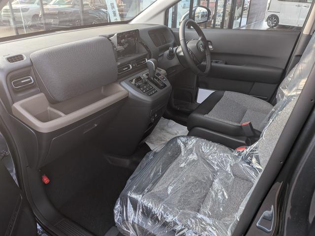 フリード ｅ：ＨＥＶエアー　ＥＸ　６人　新車未登録車　両側パワースライドドア　アダプティブクルーズコントロール　ホンダセンシング　マルチビューカメラシステム　ブラインドスポットインフォメーション　２列目キャプテンシート　シートヒーター（57枚目）