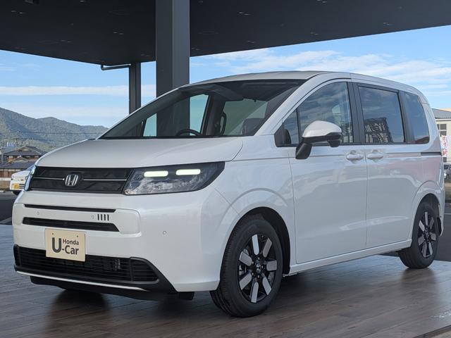 フリード ｅ：ＨＥＶエアー　６人乗り　新車未登録車　ホンダセンシング　ブラインドスポットインフォメーション　後退出庫サポート　２列目キャプテンシート　コンビシート　シートヒーター　電子パーキング　両側パワースライドドア（3枚目）