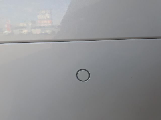 フリード ｅ：ＨＥＶエアー　６人乗り　新車未登録車　ホンダセンシング　ブラインドスポットインフォメーション　後退出庫サポート　２列目キャプテンシート　コンビシート　シートヒーター　電子パーキング　両側パワースライドドア（10枚目）