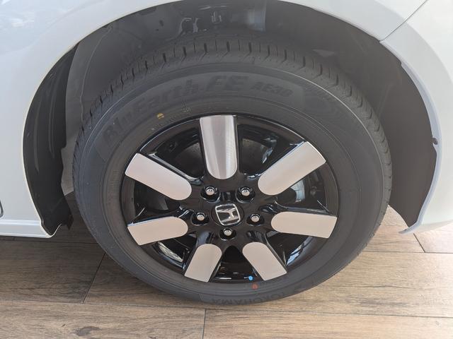 フリード ｅ：ＨＥＶエアー　６人乗り　新車未登録車　ホンダセンシング　ブラインドスポットインフォメーション　後退出庫サポート　２列目キャプテンシート　コンビシート　シートヒーター　電子パーキング　両側パワースライドドア（23枚目）