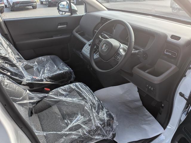 フリード ｅ：ＨＥＶエアー　６人乗り　新車未登録車　ホンダセンシング　ブラインドスポットインフォメーション　後退出庫サポート　２列目キャプテンシート　コンビシート　シートヒーター　電子パーキング　両側パワースライドドア（25枚目）