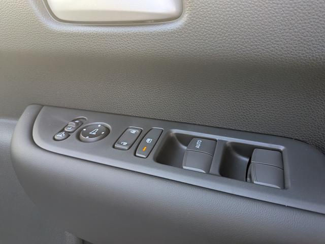 フリード ｅ：ＨＥＶエアー　６人乗り　新車未登録車　ホンダセンシング　ブラインドスポットインフォメーション　後退出庫サポート　２列目キャプテンシート　コンビシート　シートヒーター　電子パーキング　両側パワースライドドア（30枚目）