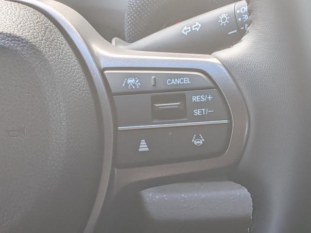 フリード ｅ：ＨＥＶエアー　６人乗り　新車未登録車　ホンダセンシング　ブラインドスポットインフォメーション　後退出庫サポート　２列目キャプテンシート　コンビシート　シートヒーター　電子パーキング　両側パワースライドドア（34枚目）