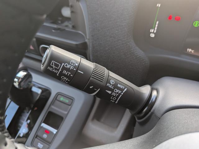 フリード ｅ：ＨＥＶエアー　６人乗り　新車未登録車　ホンダセンシング　ブラインドスポットインフォメーション　後退出庫サポート　２列目キャプテンシート　コンビシート　シートヒーター　電子パーキング　両側パワースライドドア（37枚目）