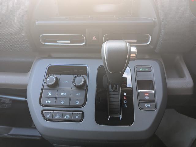 フリード ｅ：ＨＥＶエアー　６人乗り　新車未登録車　ホンダセンシング　ブラインドスポットインフォメーション　後退出庫サポート　２列目キャプテンシート　コンビシート　シートヒーター　電子パーキング　両側パワースライドドア（39枚目）