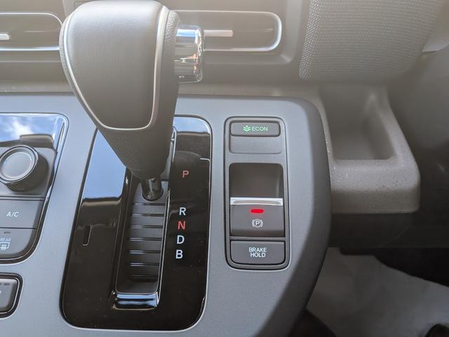 フリード ｅ：ＨＥＶエアー　６人乗り　新車未登録車　ホンダセンシング　ブラインドスポットインフォメーション　後退出庫サポート　２列目キャプテンシート　コンビシート　シートヒーター　電子パーキング　両側パワースライドドア（41枚目）