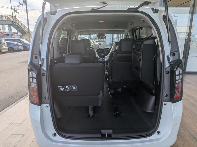 フリード ｅ：ＨＥＶエアー　６人乗り　新車未登録車　ホンダセンシング　ブラインドスポットインフォメーション　後退出庫サポート　２列目キャプテンシート　コンビシート　シートヒーター　電子パーキング　両側パワースライドドア（48枚目）