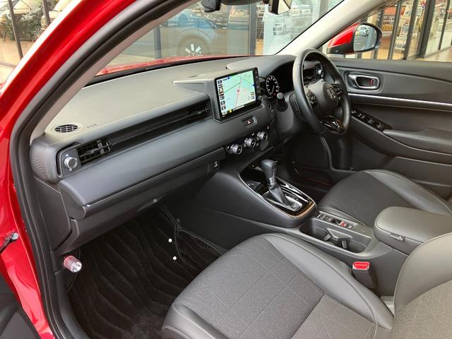 ヴェゼル ｅ：ＨＥＶ　Ｚ　ホンダセンシング　ナビ　バックモニター　Ｂｌｕｅｔｏｏｔｈ　フルセグＴＶ　ブラインドスポットインフォメーション　シートヒーター　パドルシフト　ステアリングヒーター　ＥＴＣ　１８インチＡＷ　コンビシート（19枚目）